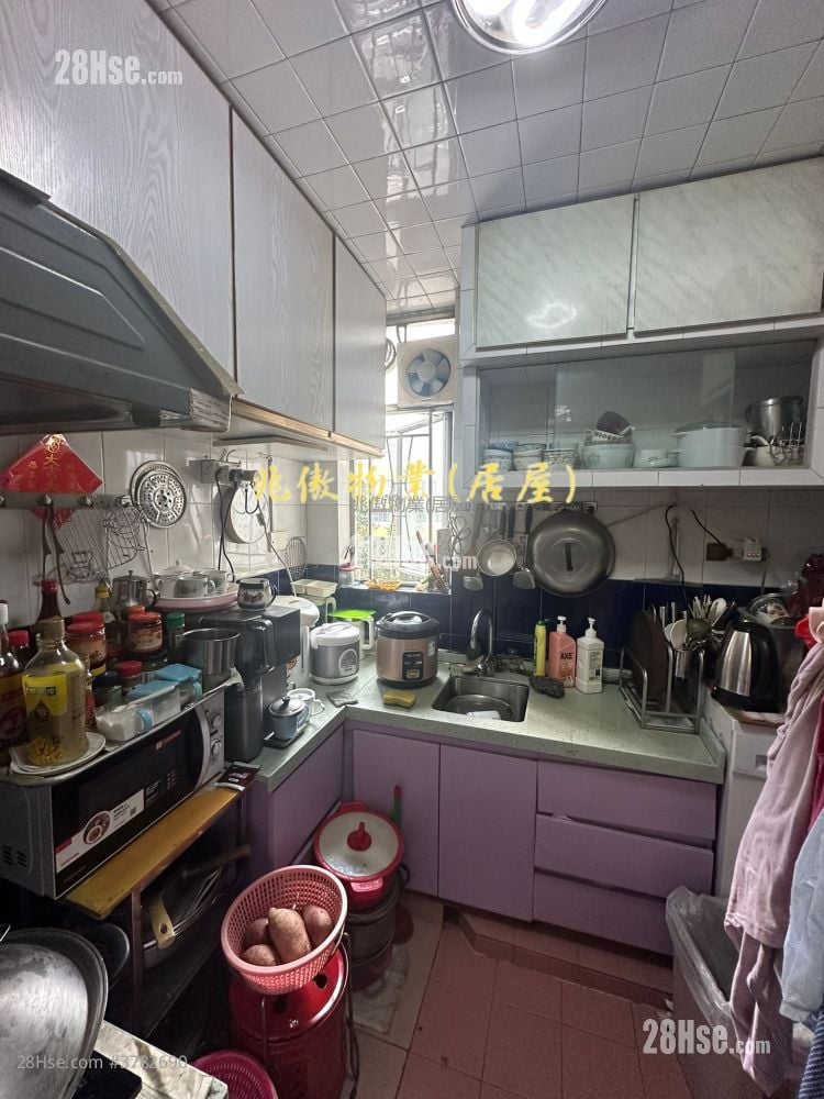 Charming Garden Sell 3 Bedrooms , 1 Bathroom 592 ft²