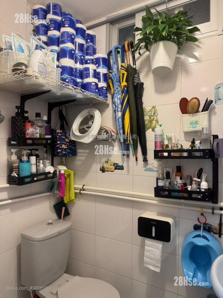 Yiu On Estate Sell 2 Bedrooms , 1 Bathroom 375 ft²