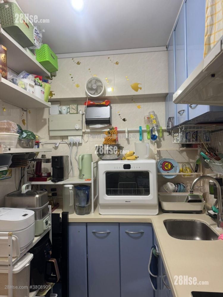 Yiu On Estate Sell 2 Bedrooms , 1 Bathroom 375 ft²