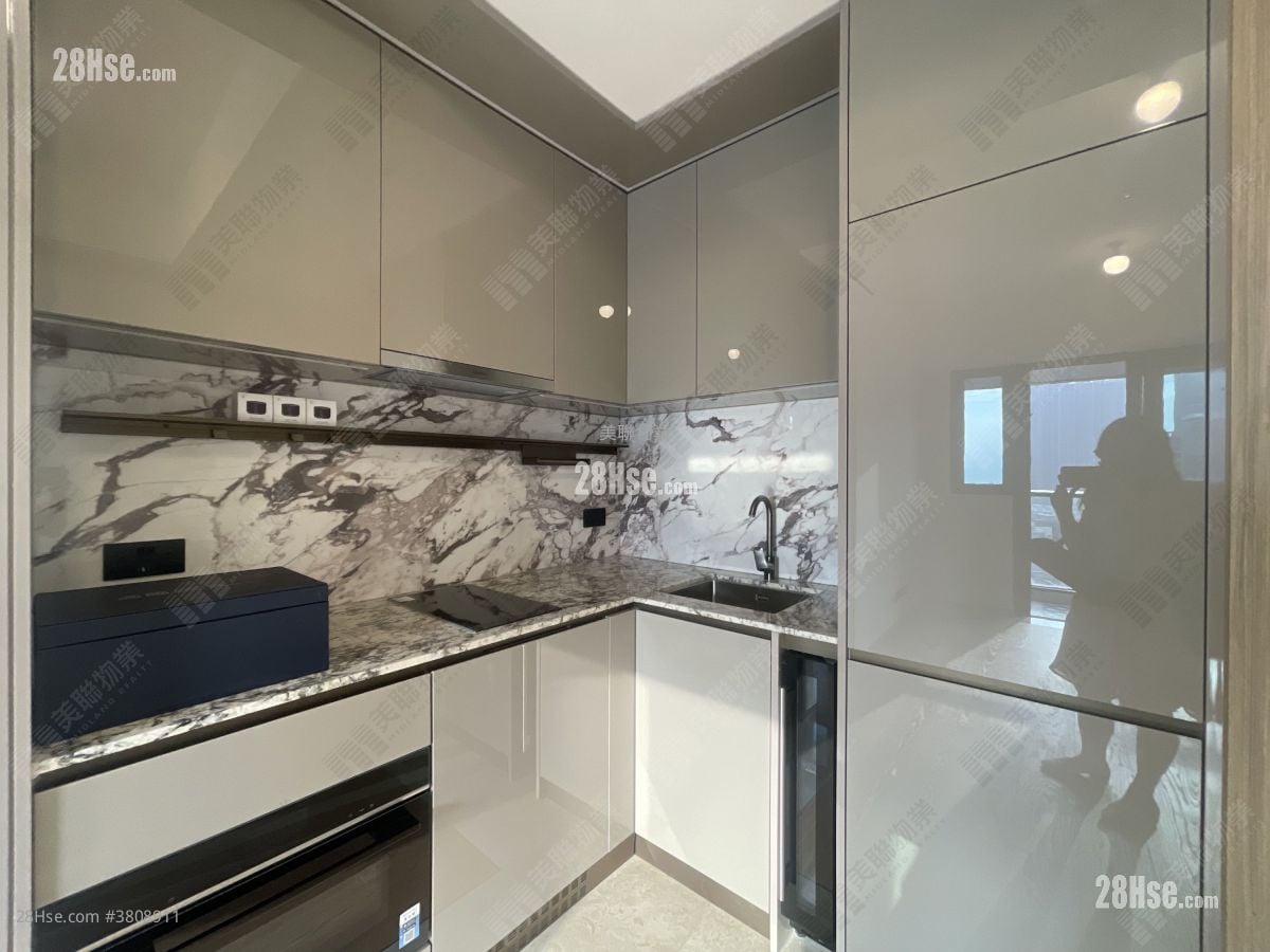 高临 租盘 2 房 , 1 浴室 423 平方尺