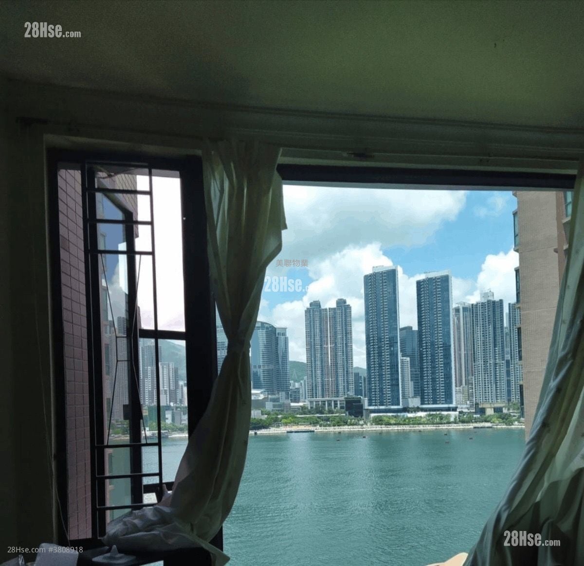 Villa Esplanada Sell 4 Bedrooms , 2 Bathrooms 863 ft²