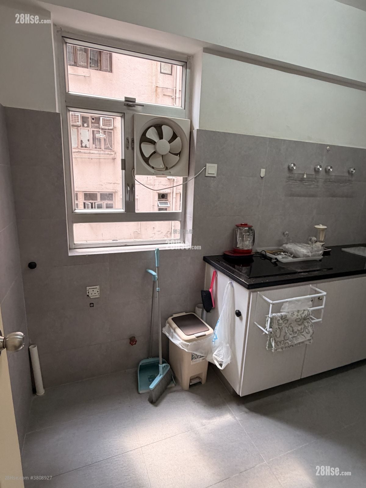 康侨大厦 售盘 2 房 , 1 浴室 654 平方尺