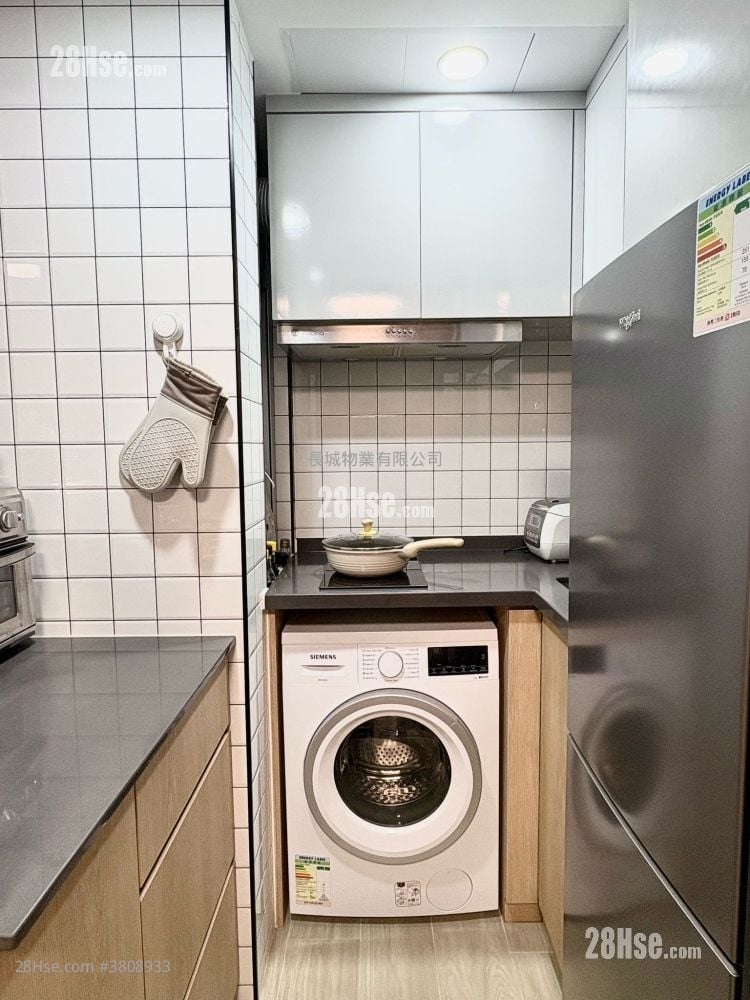 Tak Fat Building Sell 1 Bedroom , 1 Bathroom 259 ft²