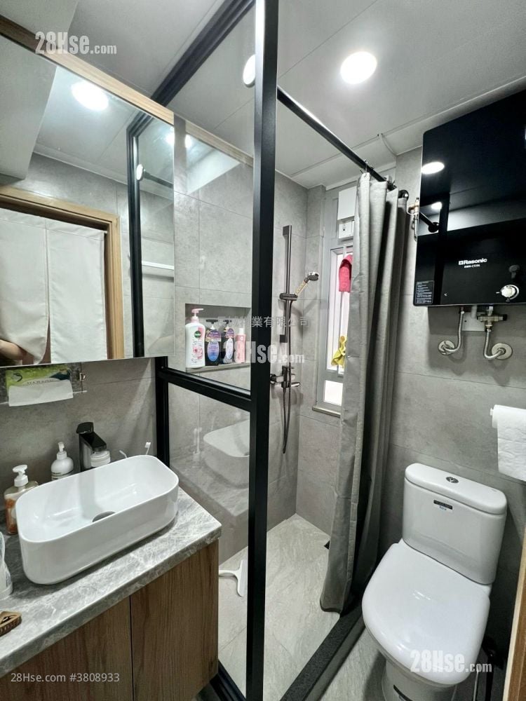 Tak Fat Building Sell 1 Bedroom , 1 Bathroom 259 ft²