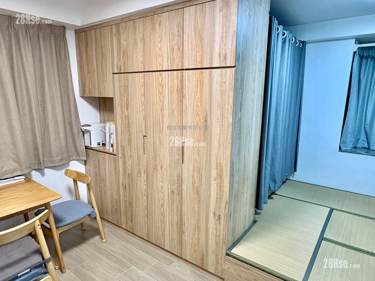 Tak Fat Building Sell 1 Bedroom , 1 Bathroom 259 ft²