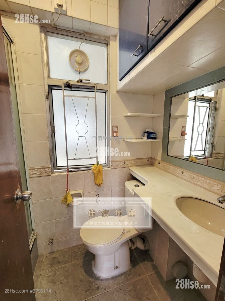 Tai Po Centre Rental 2 Bedrooms , 1 Bathroom 325 ft²