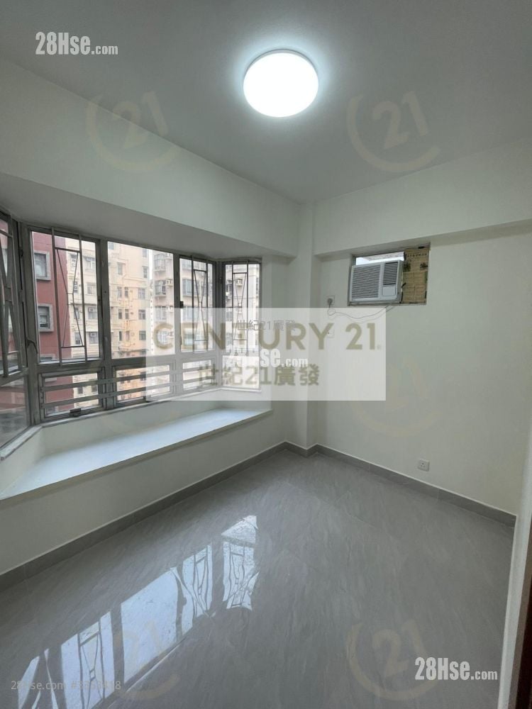 Tung Hing Building Sell 3 Bedrooms , 1 Bathroom 455 ft²