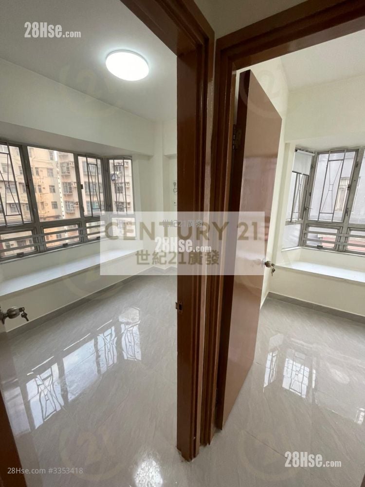 Tung Hing Building Sell 3 Bedrooms , 1 Bathroom 455 ft²