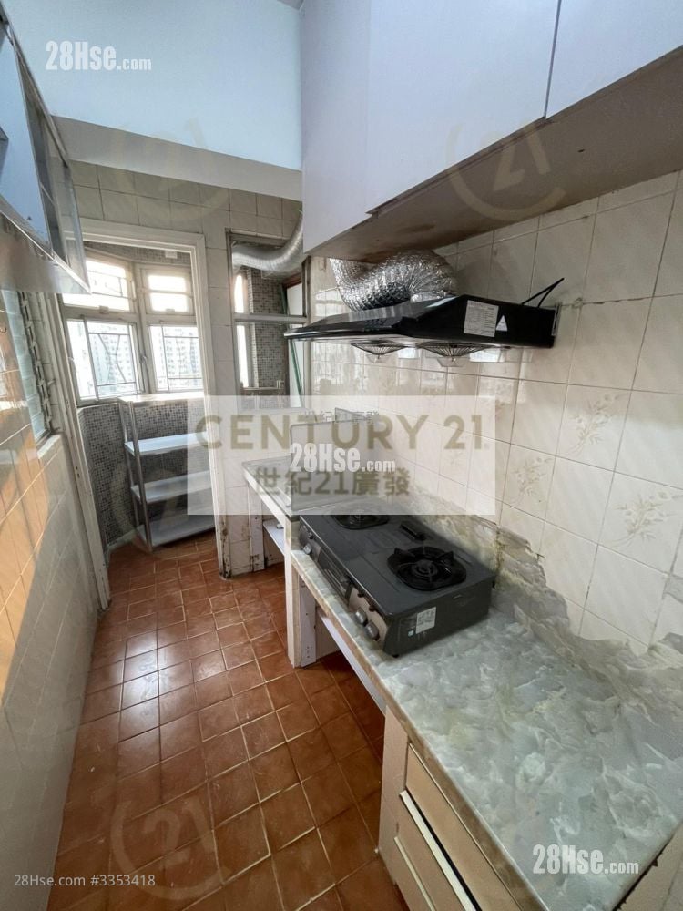 Tung Hing Building Sell 3 Bedrooms , 1 Bathroom 455 ft²