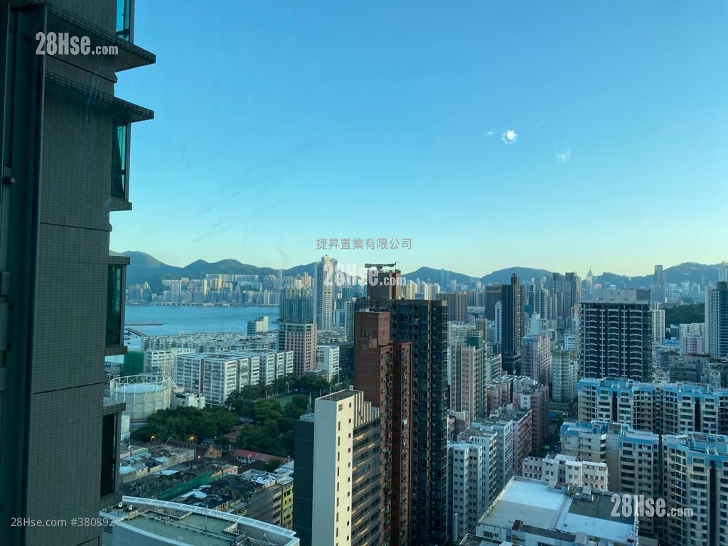 Sky Tower Sell 2 Bedrooms , 1 Bathroom 539 ft²