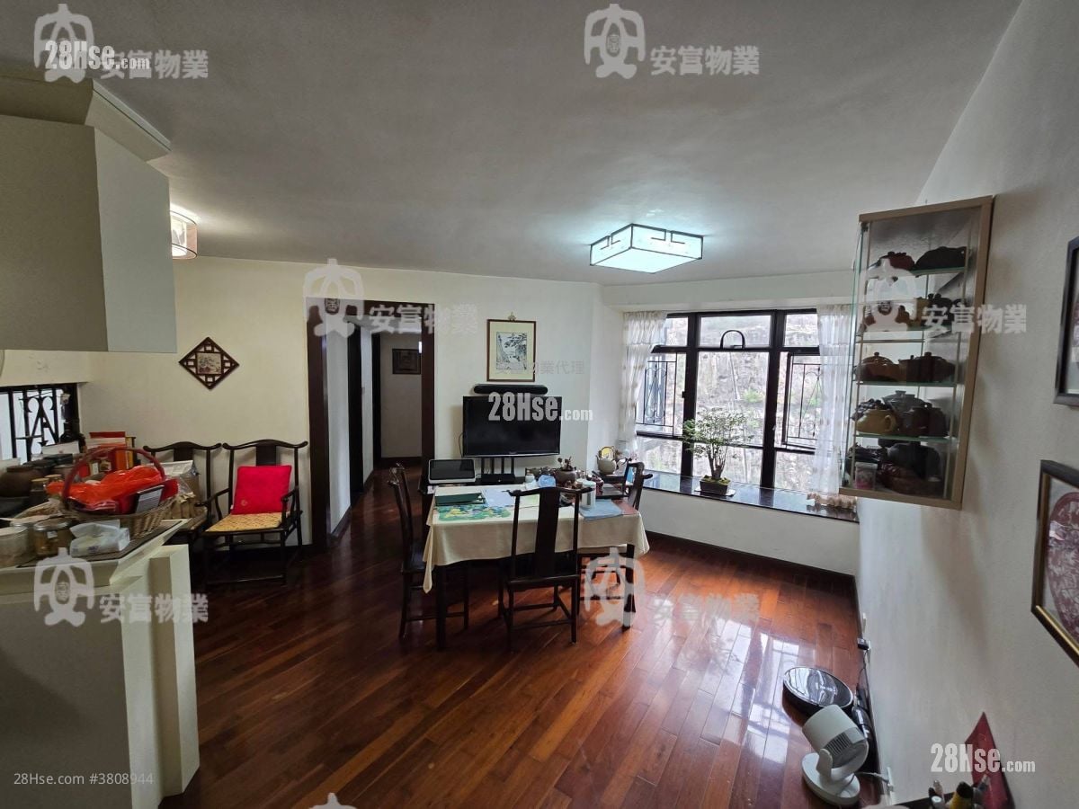 Kornhill Sell 3 Bedrooms , 1 Bathroom 596 ft²