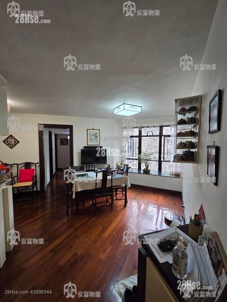 Kornhill Sell 3 Bedrooms , 1 Bathroom 596 ft²