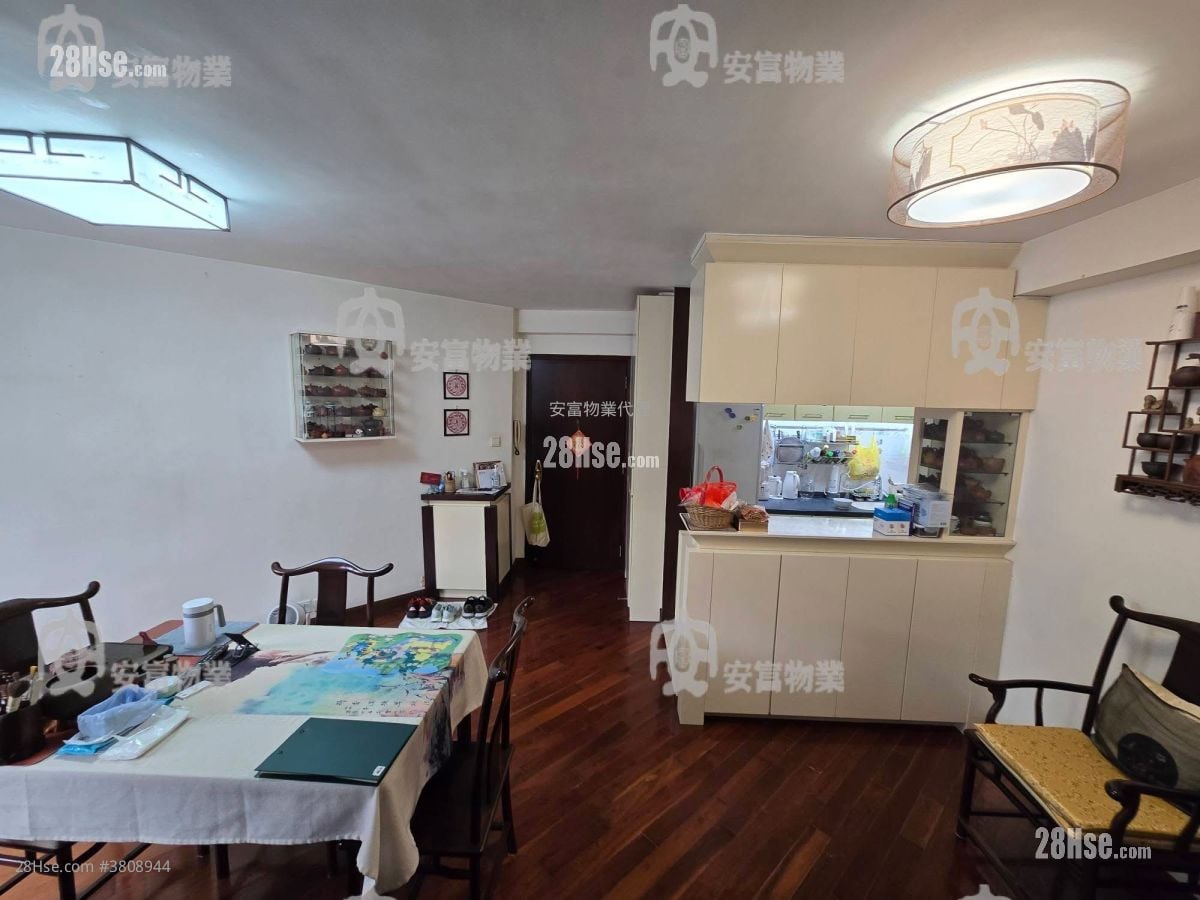 Kornhill Sell 3 Bedrooms , 1 Bathroom 596 ft²