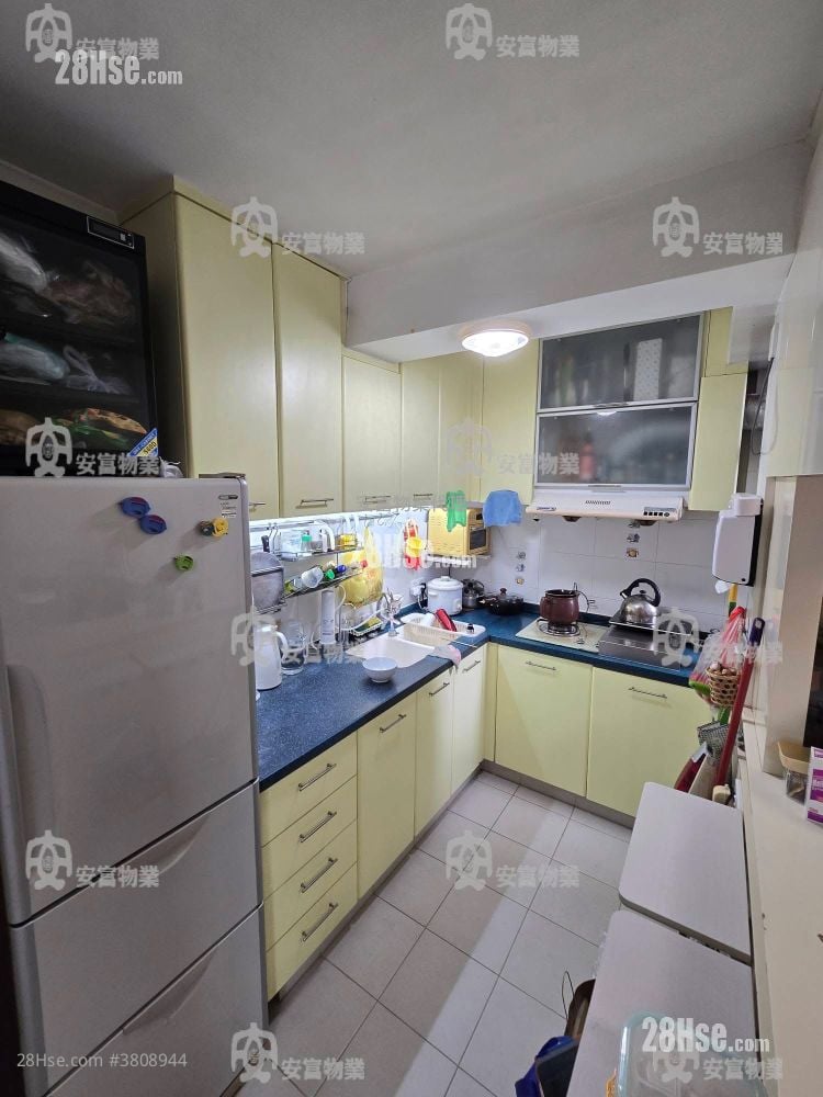 Kornhill Sell 3 Bedrooms , 1 Bathroom 596 ft²