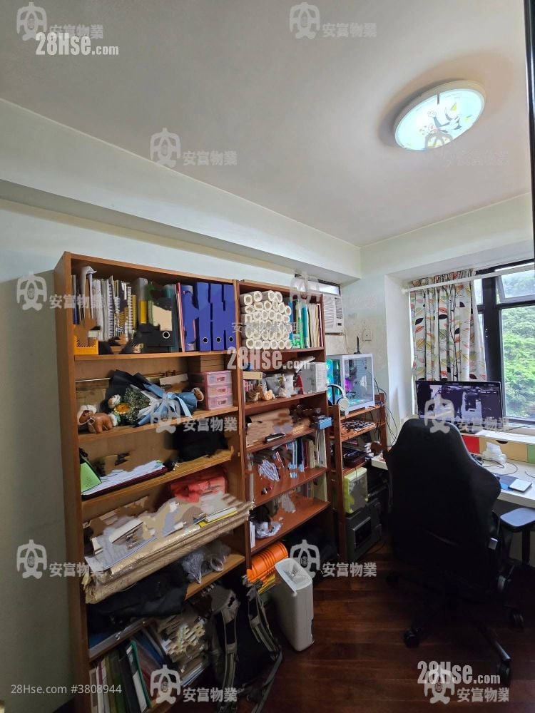 Kornhill Sell 3 Bedrooms , 1 Bathroom 596 ft²