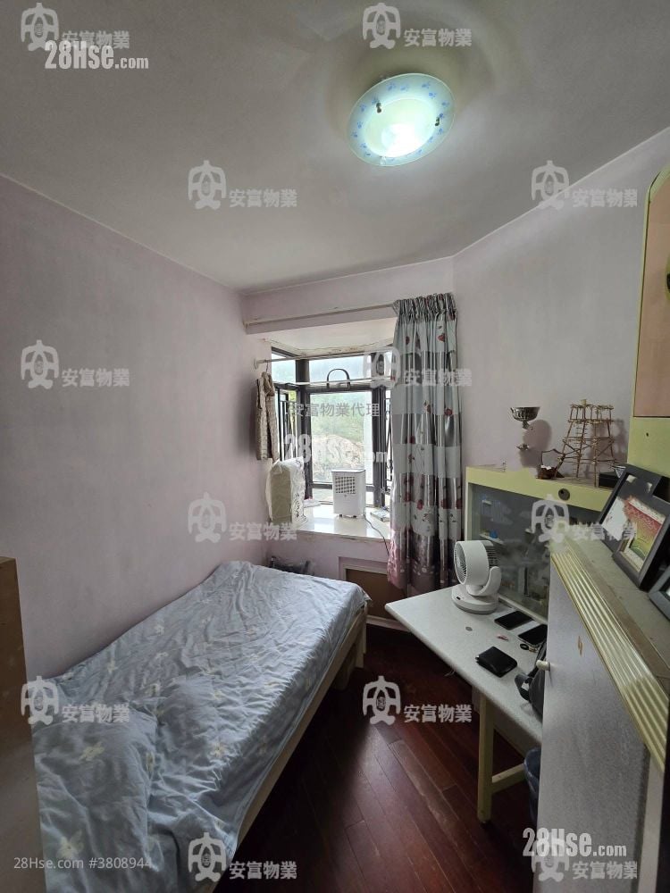 Kornhill Sell 3 Bedrooms , 1 Bathroom 596 ft²