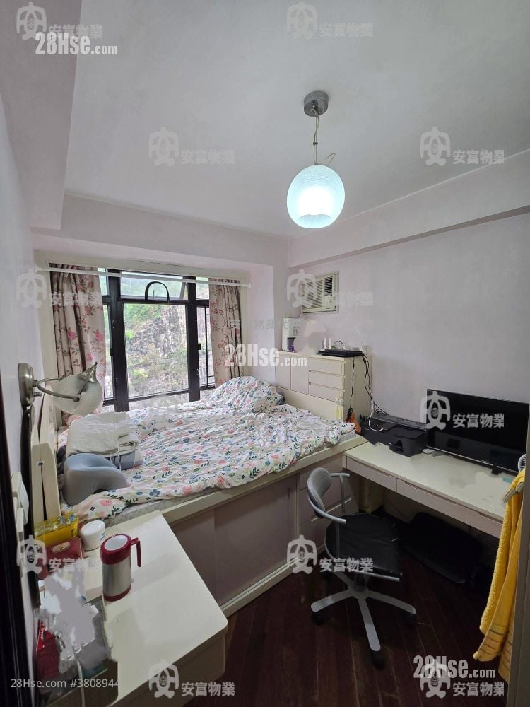 Kornhill Sell 3 Bedrooms , 1 Bathroom 596 ft²