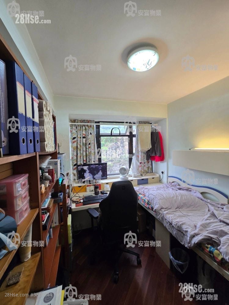 Kornhill Sell 3 Bedrooms , 1 Bathroom 596 ft²