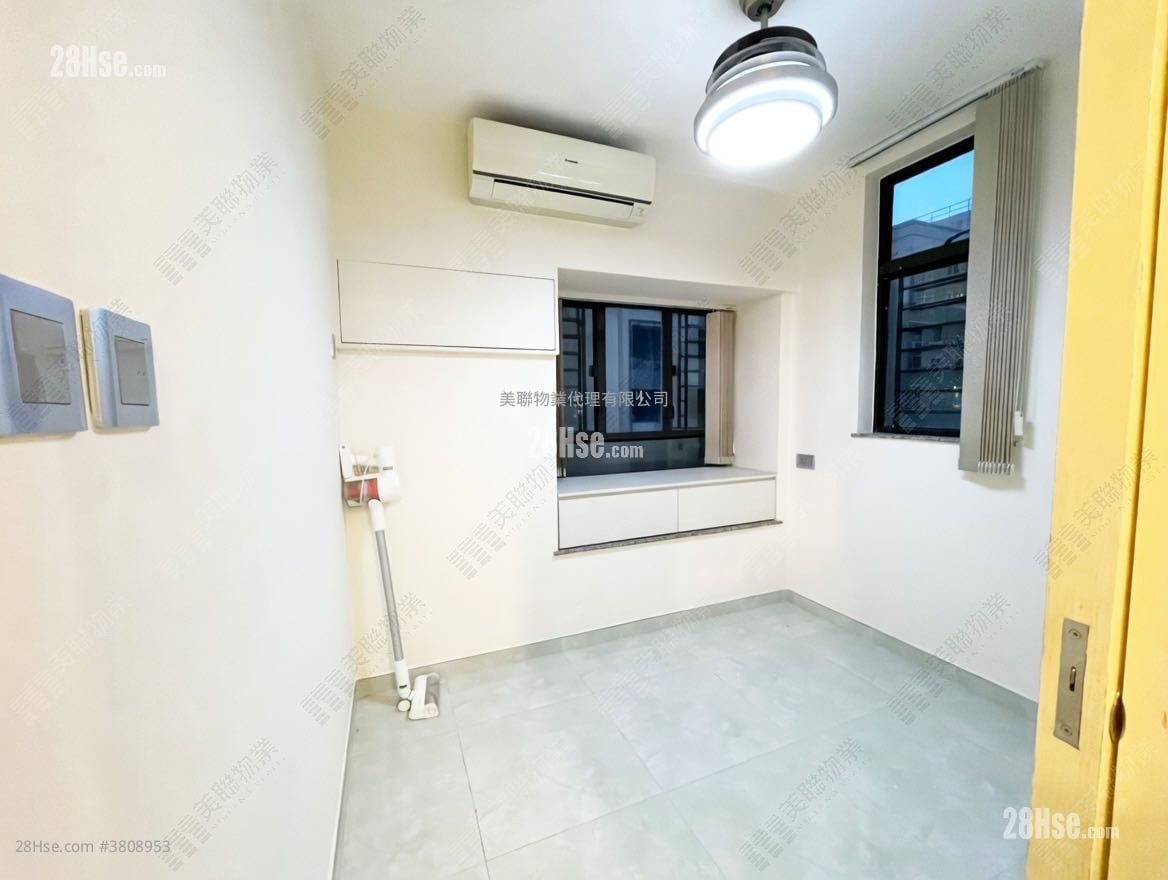 Sun Yuen Long Centre Sell 485 ft²