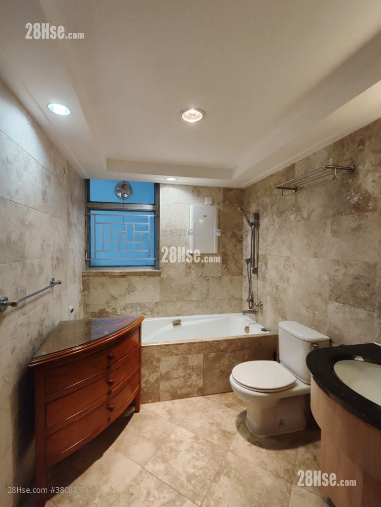 The Waterfront Rental 4 Bedrooms , 3 Bathrooms 2,011 ft²