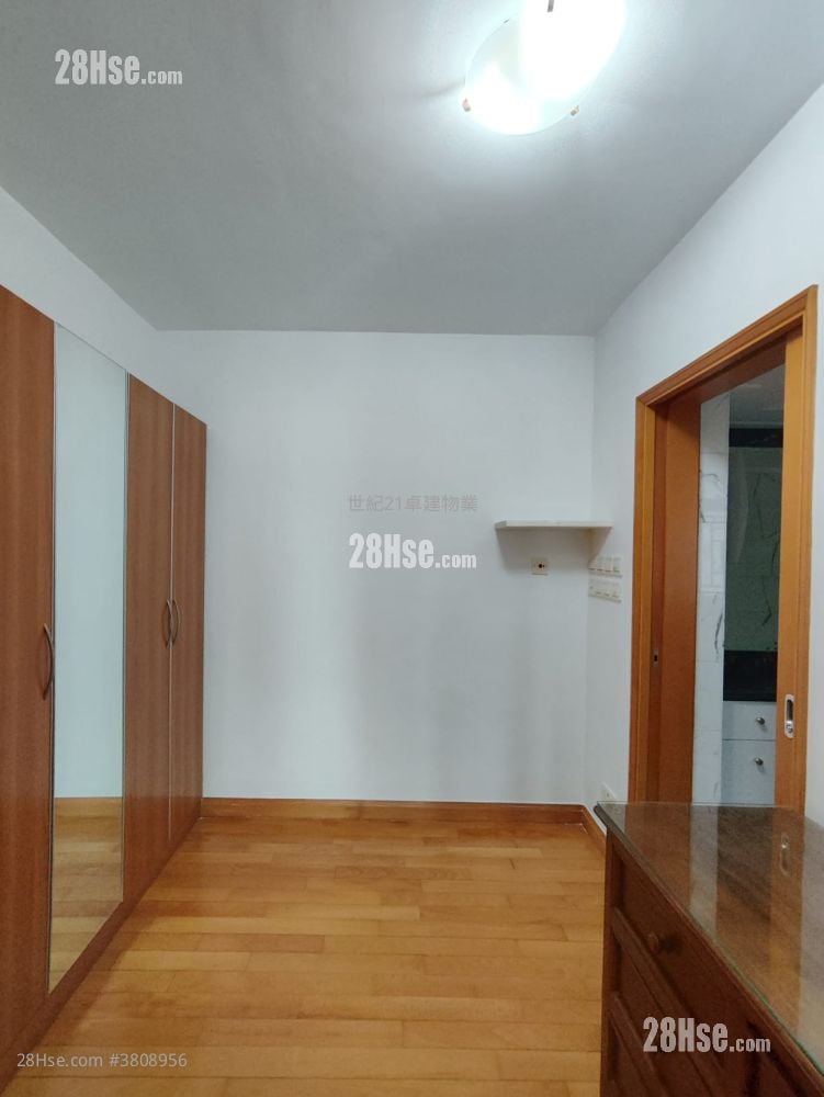 The Waterfront Rental 4 Bedrooms , 3 Bathrooms 2,011 ft²