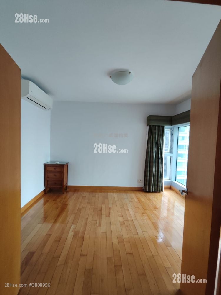 The Waterfront Rental 4 Bedrooms , 3 Bathrooms 2,011 ft²