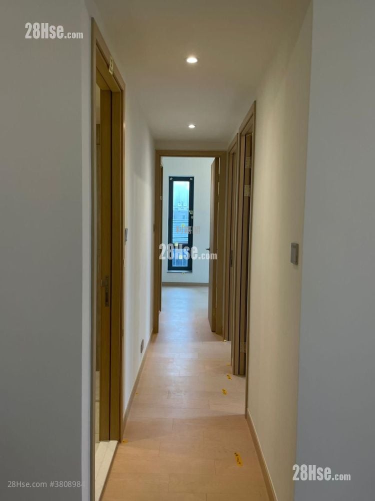 K. Summit Sell 3 Bedrooms , 2 Bathrooms 766 ft²