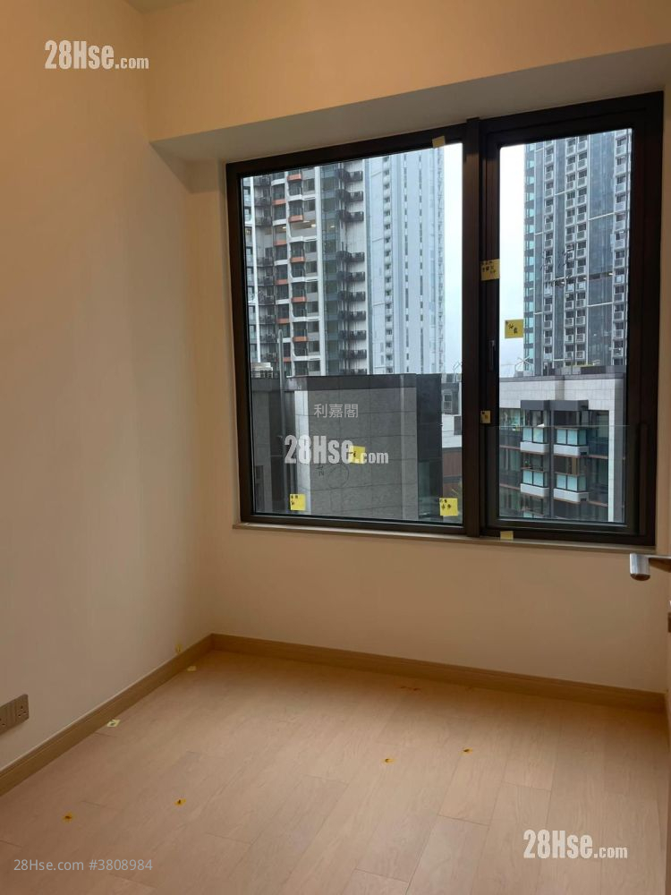 K. Summit Sell 3 Bedrooms , 2 Bathrooms 766 ft²