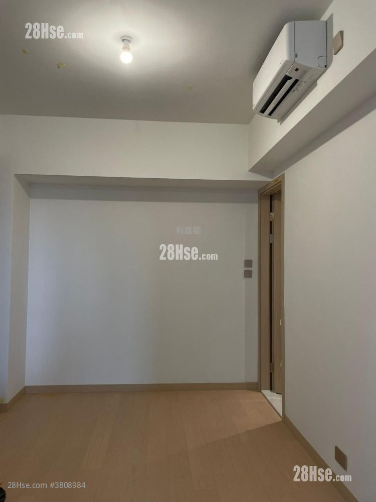 K. Summit Sell 3 Bedrooms , 2 Bathrooms 766 ft²