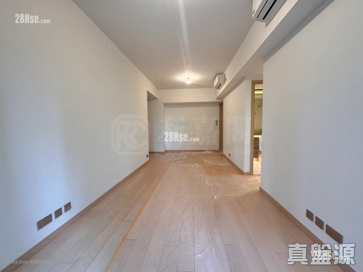 K. Summit Sell 3 Bedrooms , 2 Bathrooms 766 ft²