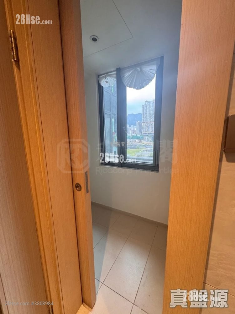 K. Summit Sell 3 Bedrooms , 2 Bathrooms 766 ft²