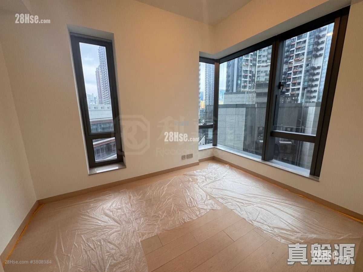 K. Summit Sell 3 Bedrooms , 2 Bathrooms 766 ft²