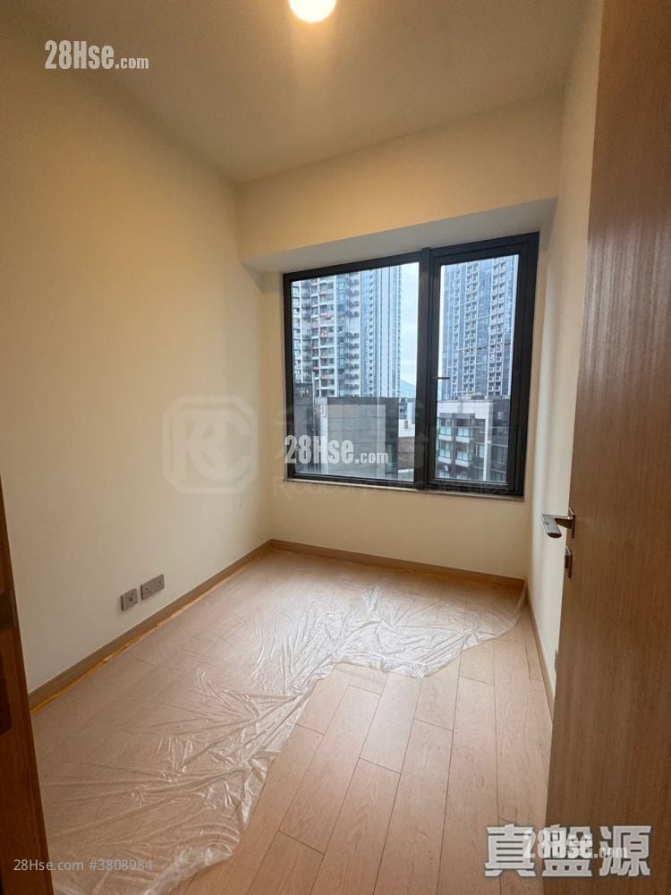 K. Summit Sell 3 Bedrooms , 2 Bathrooms 766 ft²