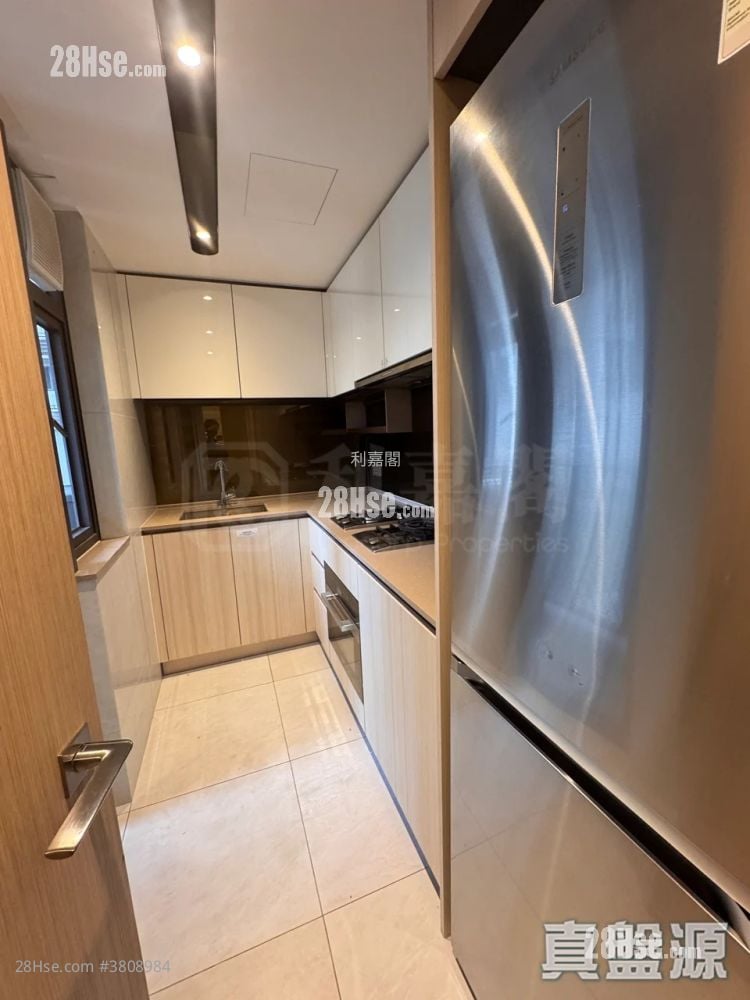 K. Summit Sell 3 Bedrooms , 2 Bathrooms 766 ft²