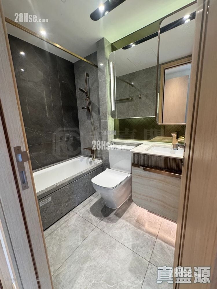 K. Summit Sell 3 Bedrooms , 2 Bathrooms 766 ft²