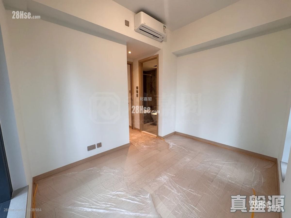 K. Summit Sell 3 Bedrooms , 2 Bathrooms 766 ft²