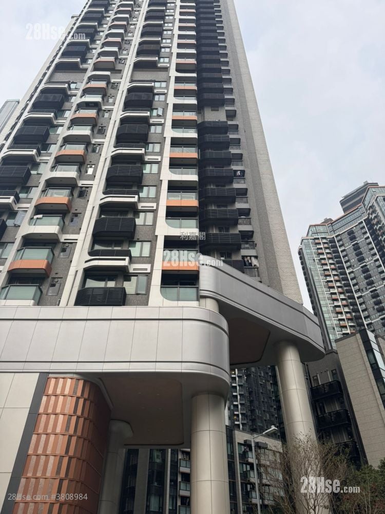 K. Summit Sell 3 Bedrooms , 2 Bathrooms 766 ft²