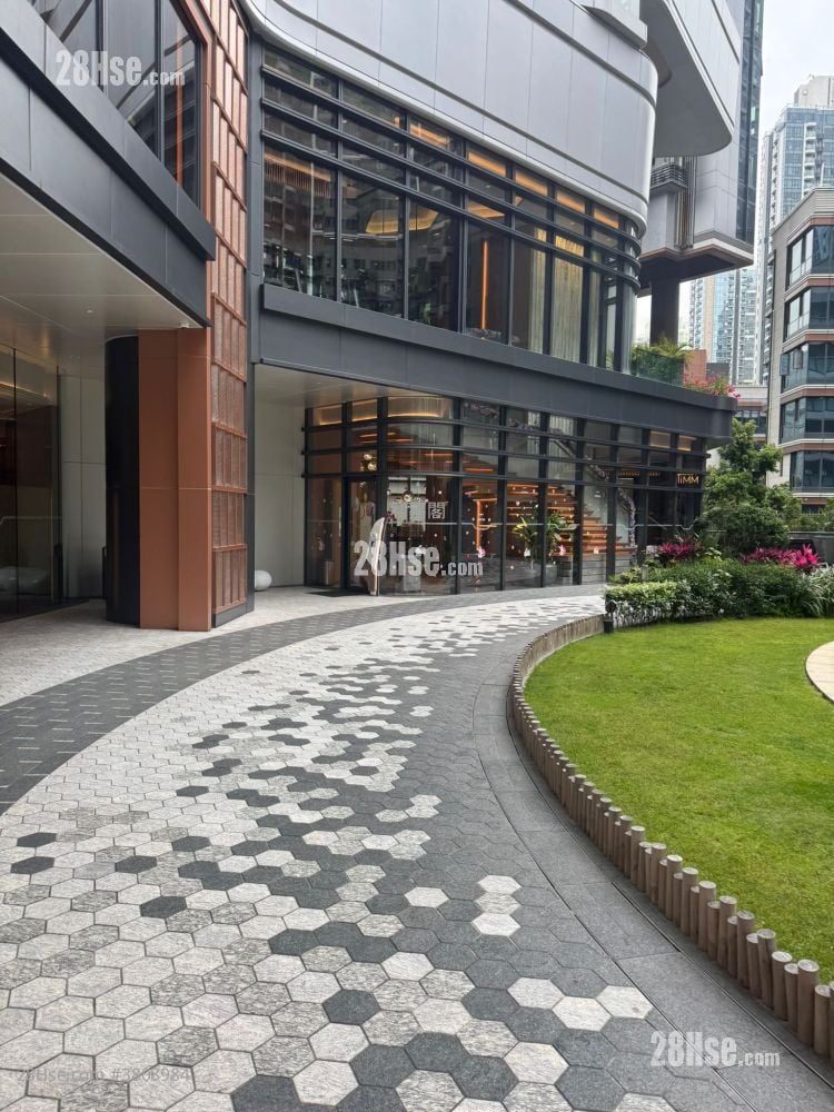 K. Summit Sell 3 Bedrooms , 2 Bathrooms 766 ft²