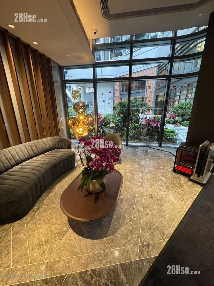 K. Summit Sell 3 Bedrooms , 2 Bathrooms 766 ft²