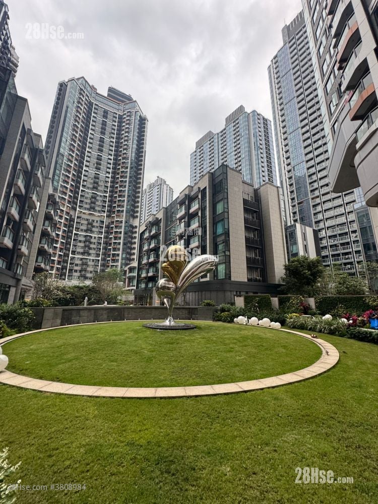 K. Summit Sell 3 Bedrooms , 2 Bathrooms 766 ft²