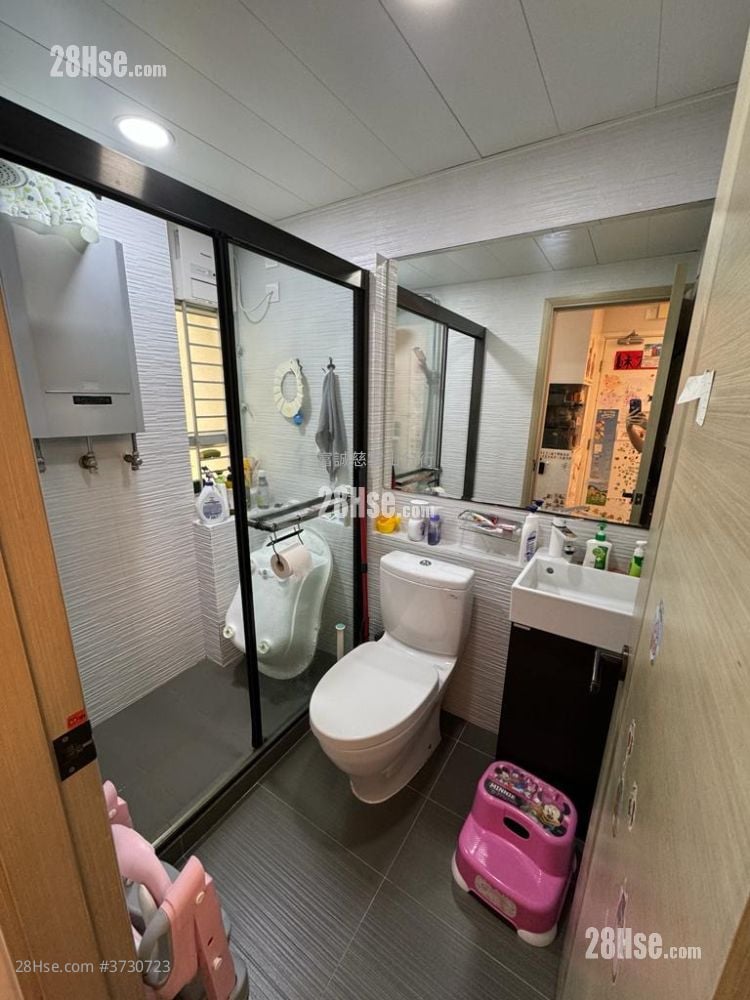 King Tai Court Sell 2 Bedrooms , 1 Bathroom 391 ft²