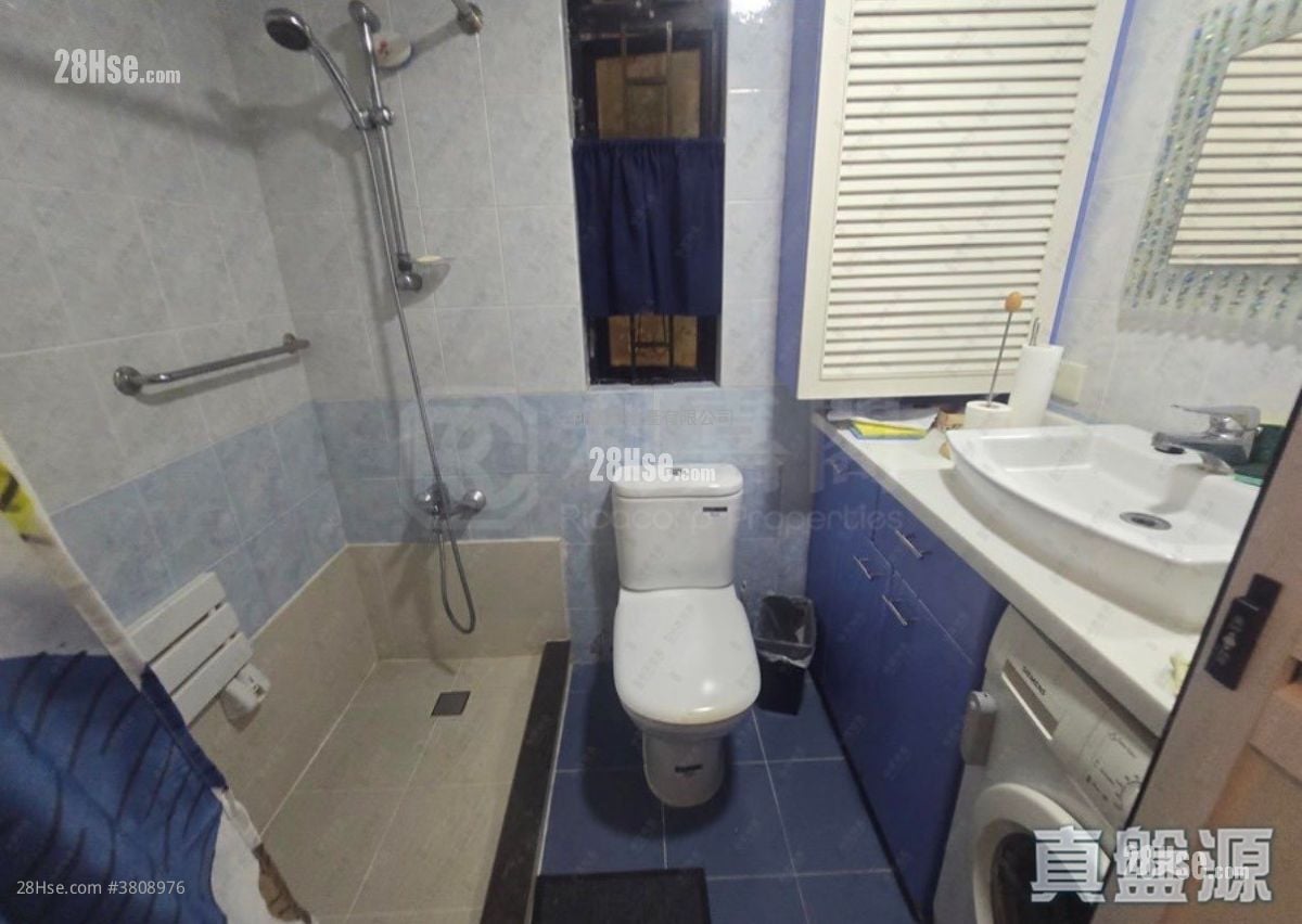 Kornhill Sell 2 Bedrooms , 1 Bathroom 466 ft²