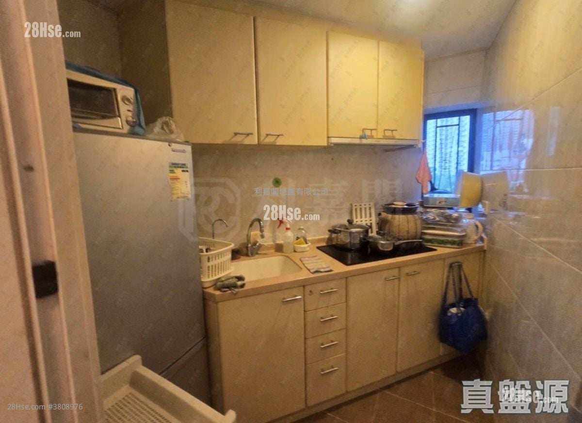 Kornhill Sell 2 Bedrooms , 1 Bathroom 466 ft²