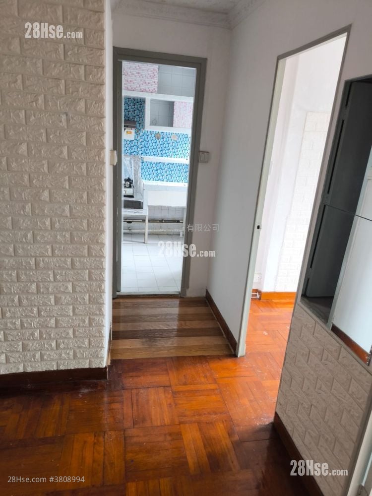 Siu Hin Court Sell 2 Bedrooms , 1 Bathroom 407 ft²