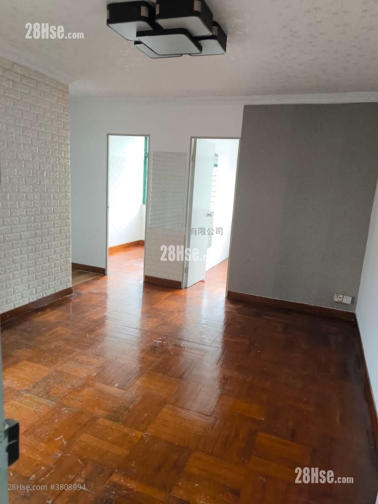 Siu Hin Court Sell 2 Bedrooms , 1 Bathroom 407 ft²