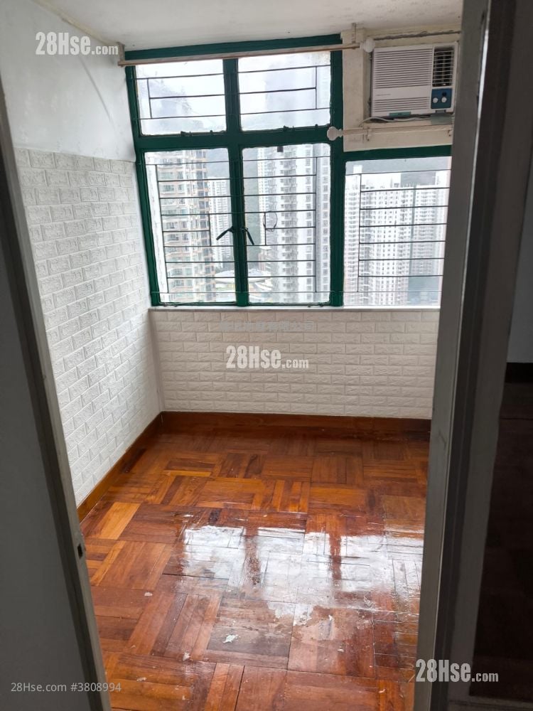 Siu Hin Court Sell 2 Bedrooms , 1 Bathroom 407 ft²