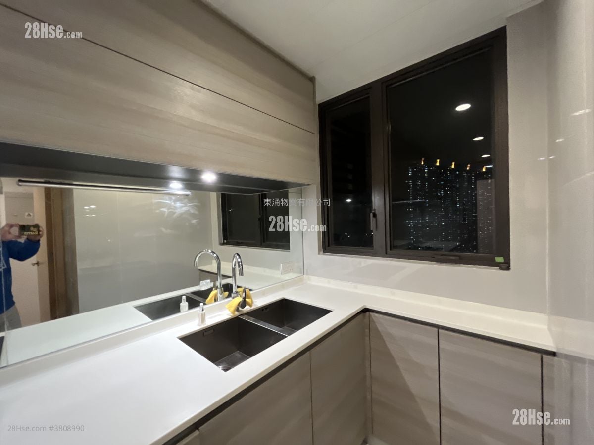 The Visionary Rental 3 Bedrooms , 4 Bathrooms 1,046 ft²