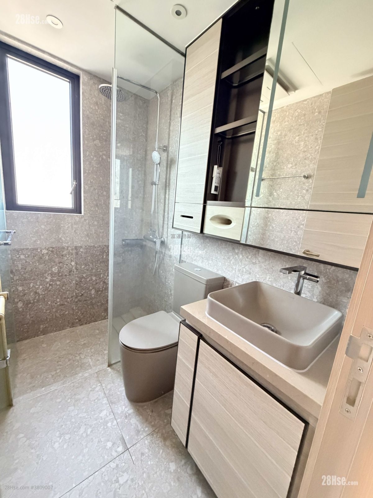 单幢楼房 租盘 1 房 , 1 浴室 320 平方尺