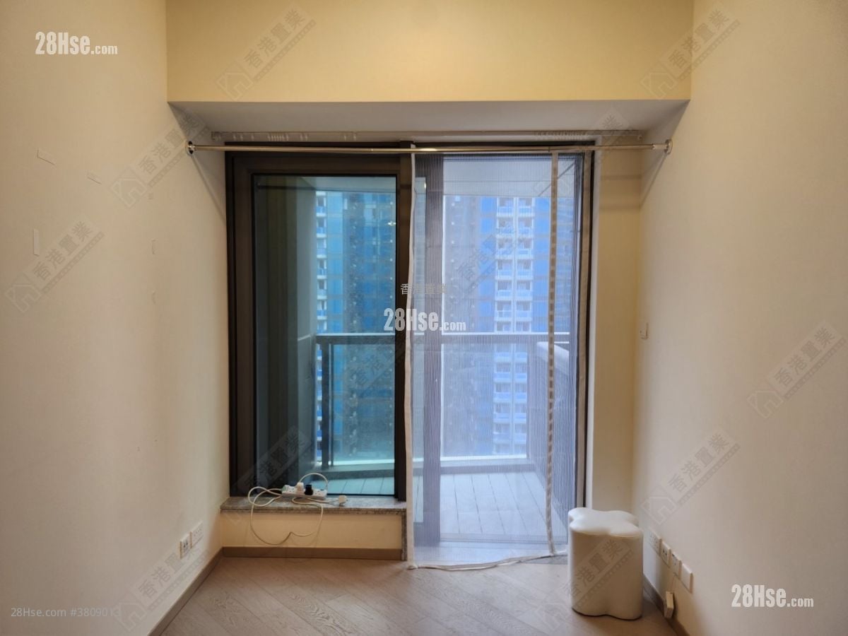 One Victoria Sell 1 Bedroom 338 ft²