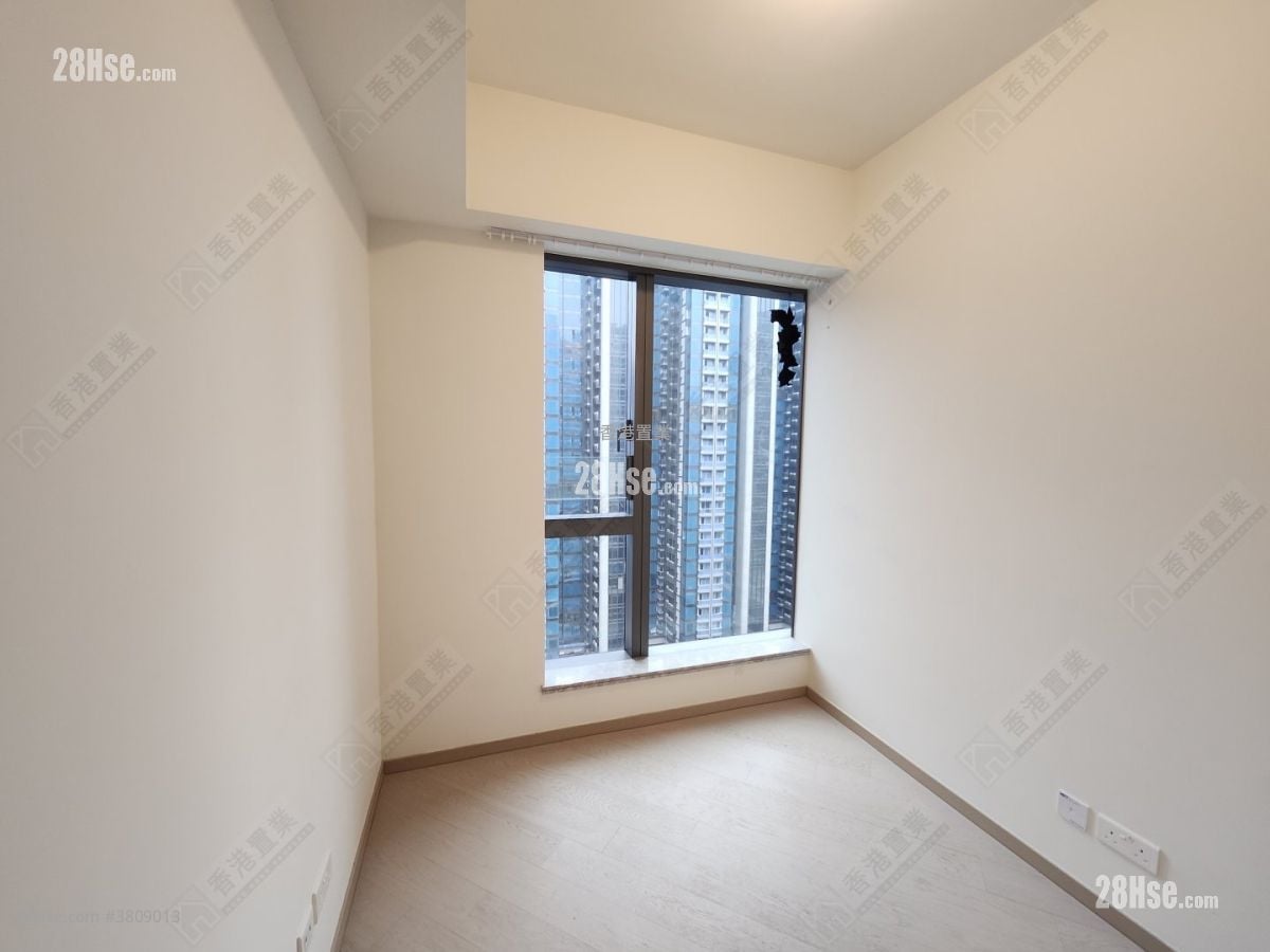 One Victoria Sell 1 Bedroom 338 ft²